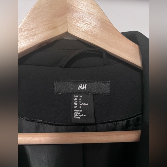 Black H&M blazer - Picture 6 of 7